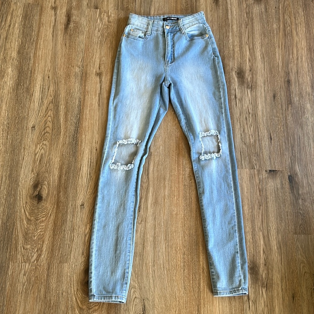 Fashion Nova Light Blue Distressed Jeans Juniors Size 1